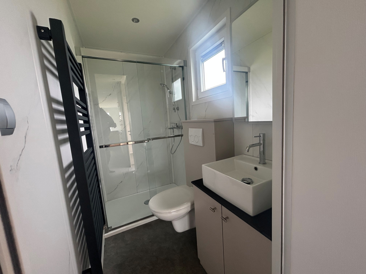 Zeer degelijk chalet My Home Pure 10.00 x 3.85 / 2 incl. cv en vaatwasser - 